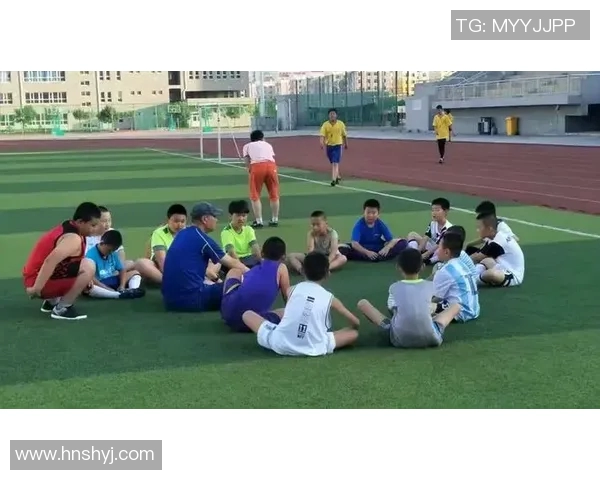 陈芳专访：从绿茵场到人生舞台的足球旅程回顾与感悟